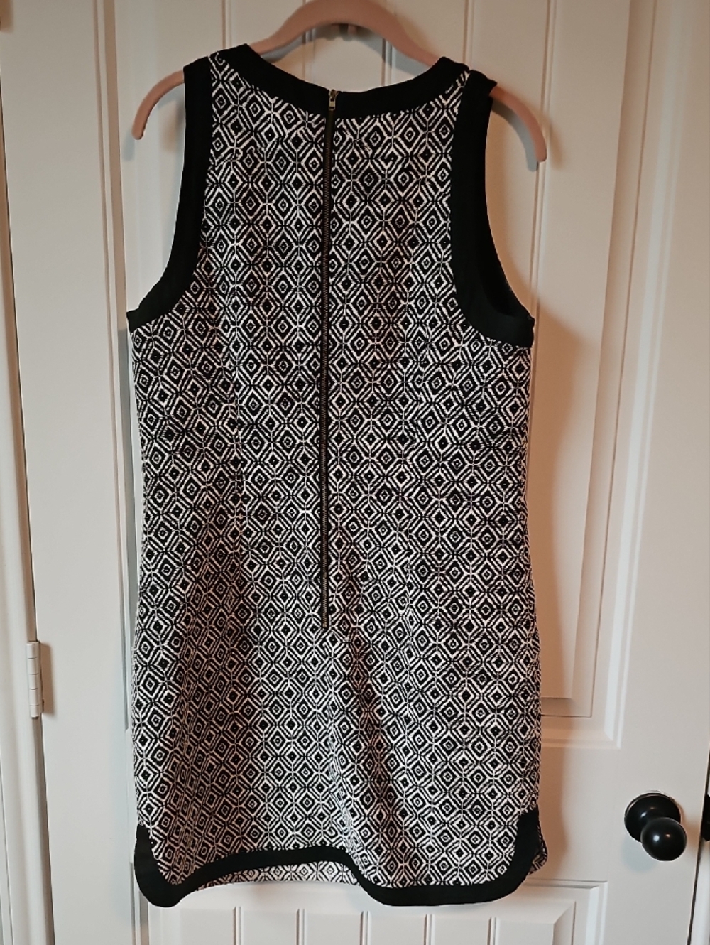 Banana Republic Black & White Geometric Sleeveless Shift Dress - Picture 4 of 5